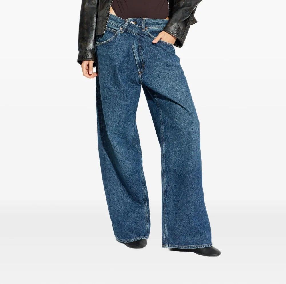Curved Barrel-Leg Jeans