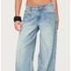 Hellblau gewaschene weite Jeans