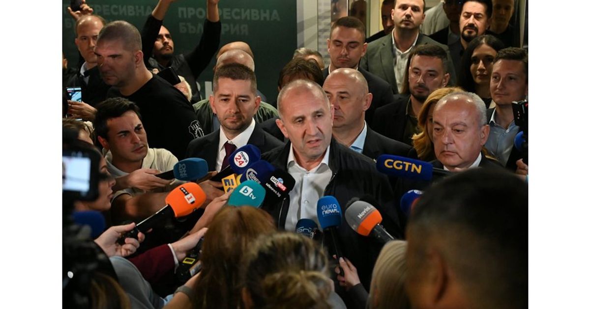 Радев победи: Разделението и търсенето на спасител обясняват феномена