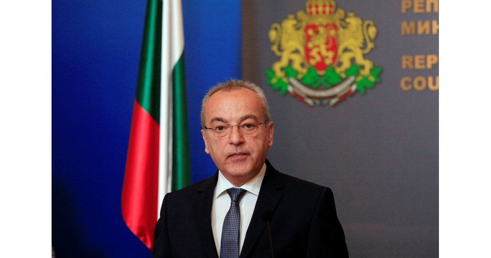 Гълъб Донев: Домашната ракия е позволена, забранява се само продажбата на съмнителна такава