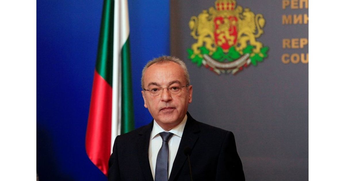 Гълъб Донев: Домашната ракия е позволена, забранява се само продажбата на съмнителна такава