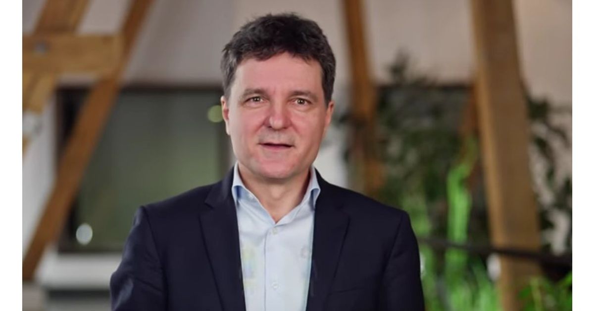 Президентът на Румъния заплашва с вето кабинет с крайнодясна подкрепа