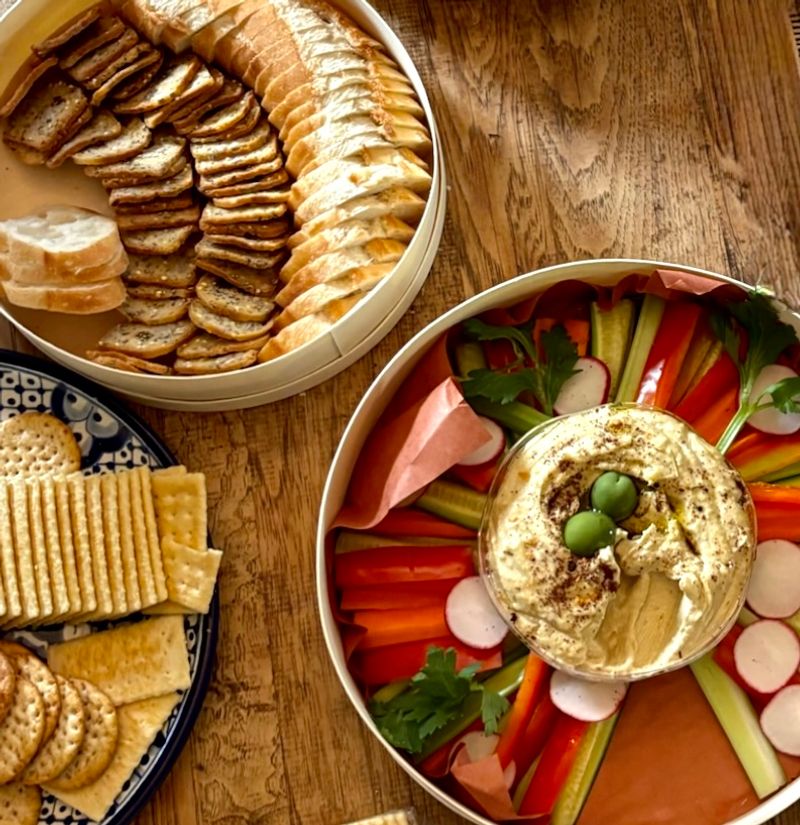 Fresh crudités box with colorful vegetables