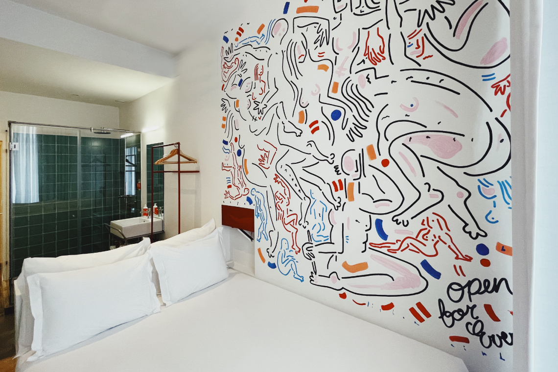 Artsy and colourful wallpapers from Esqina Cosmopolitan Lodge, Lisbon