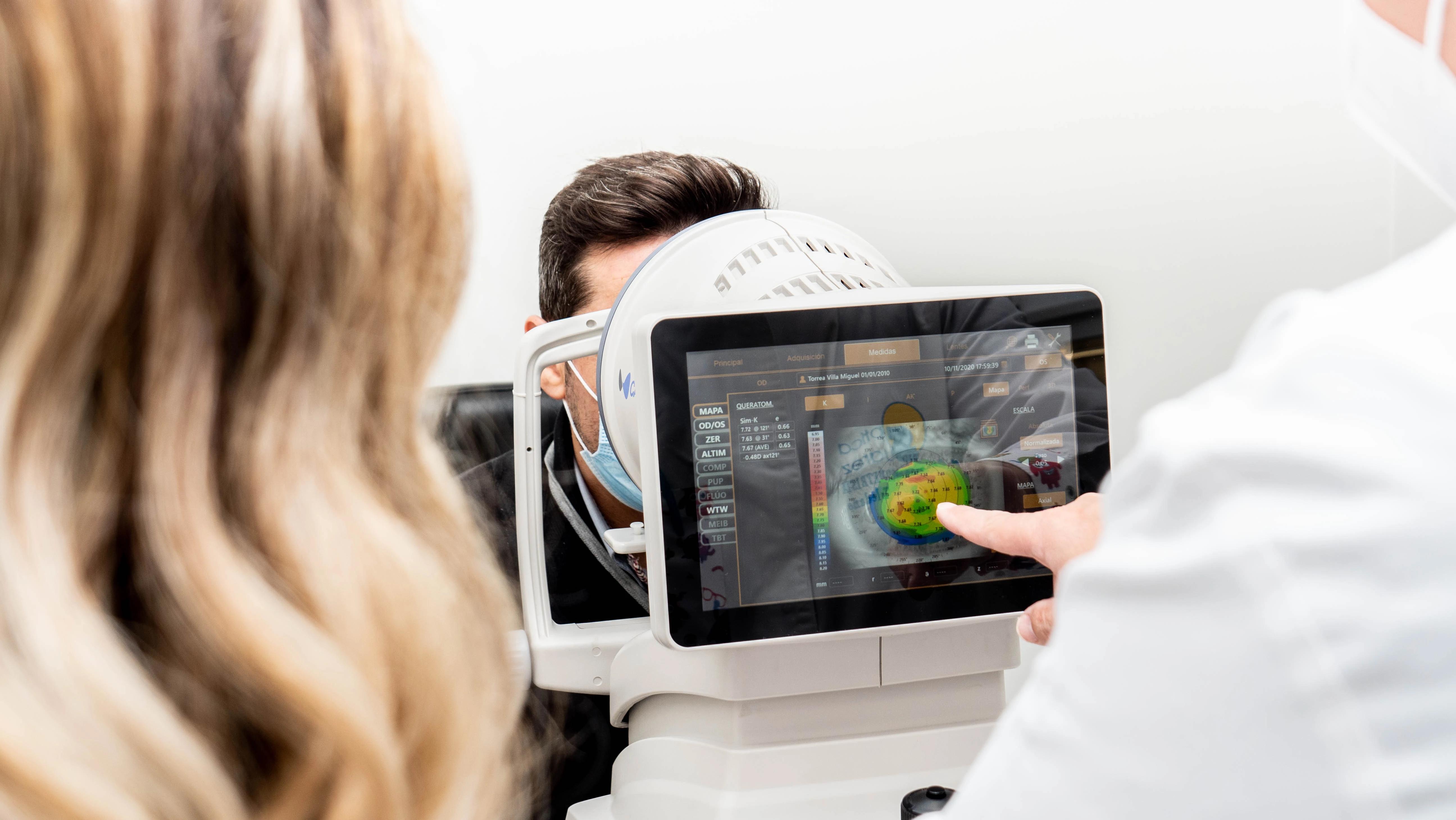 Ortoqueratología Nocturna: Ver Bien Sin Gafas Durante el Día