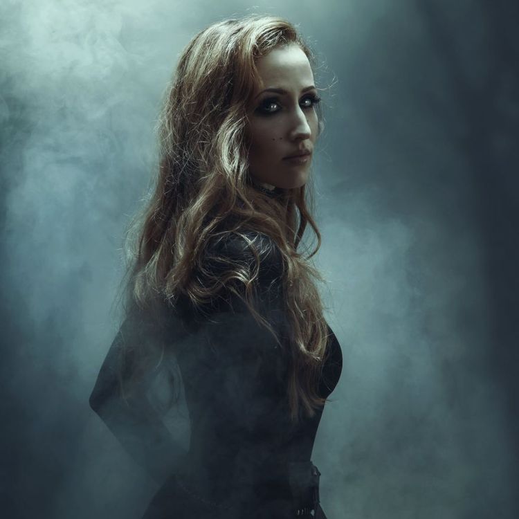 Laura-by-Iseris-art.de-Kopie-min Laura-by-Iseris-art.de-Kopie-min