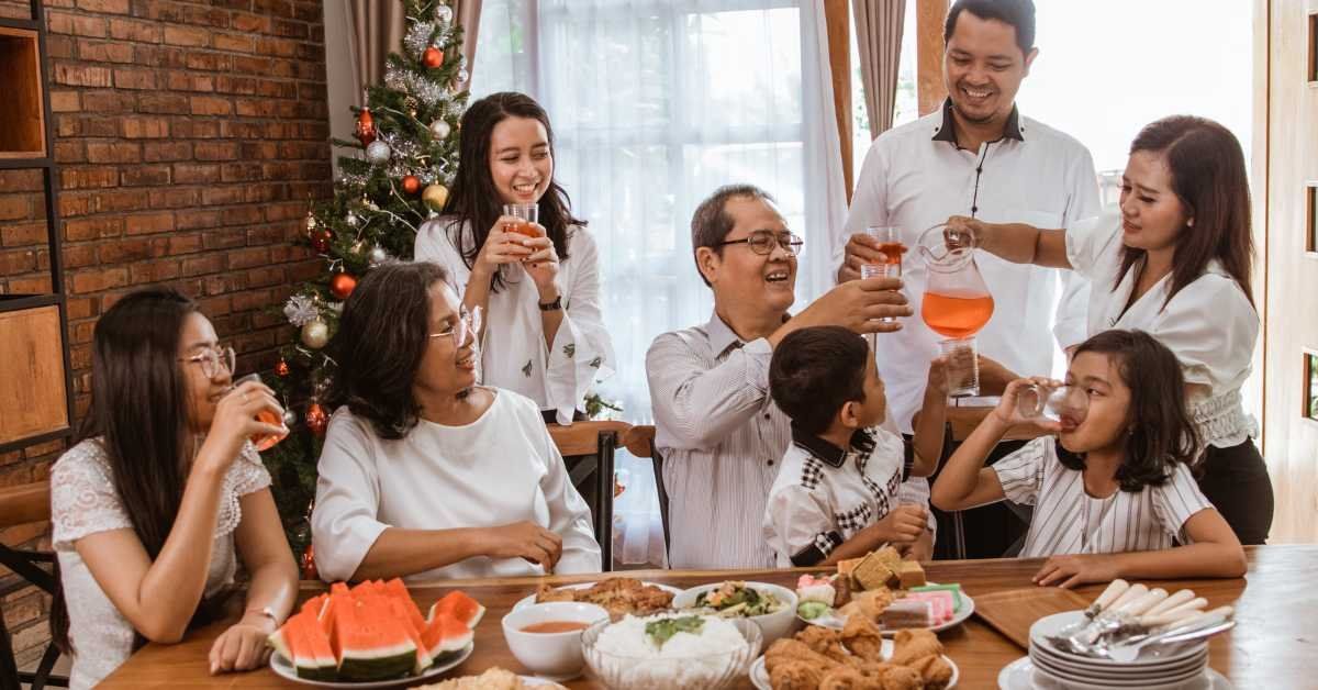 Does Staying Social Keep Singaporean Seniors Mentally Healthier? Here’s What Research Says