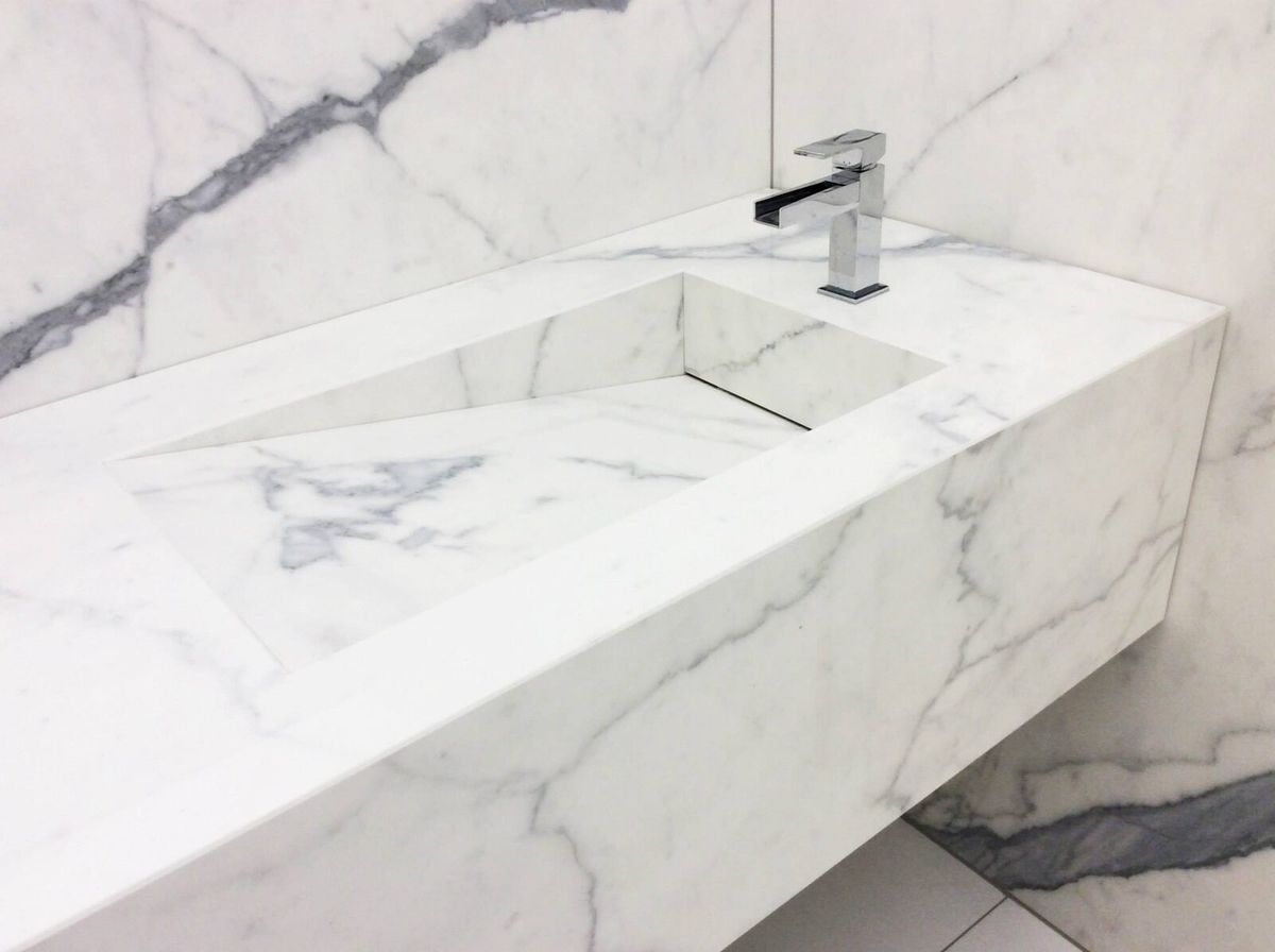 Calacatta basin slab