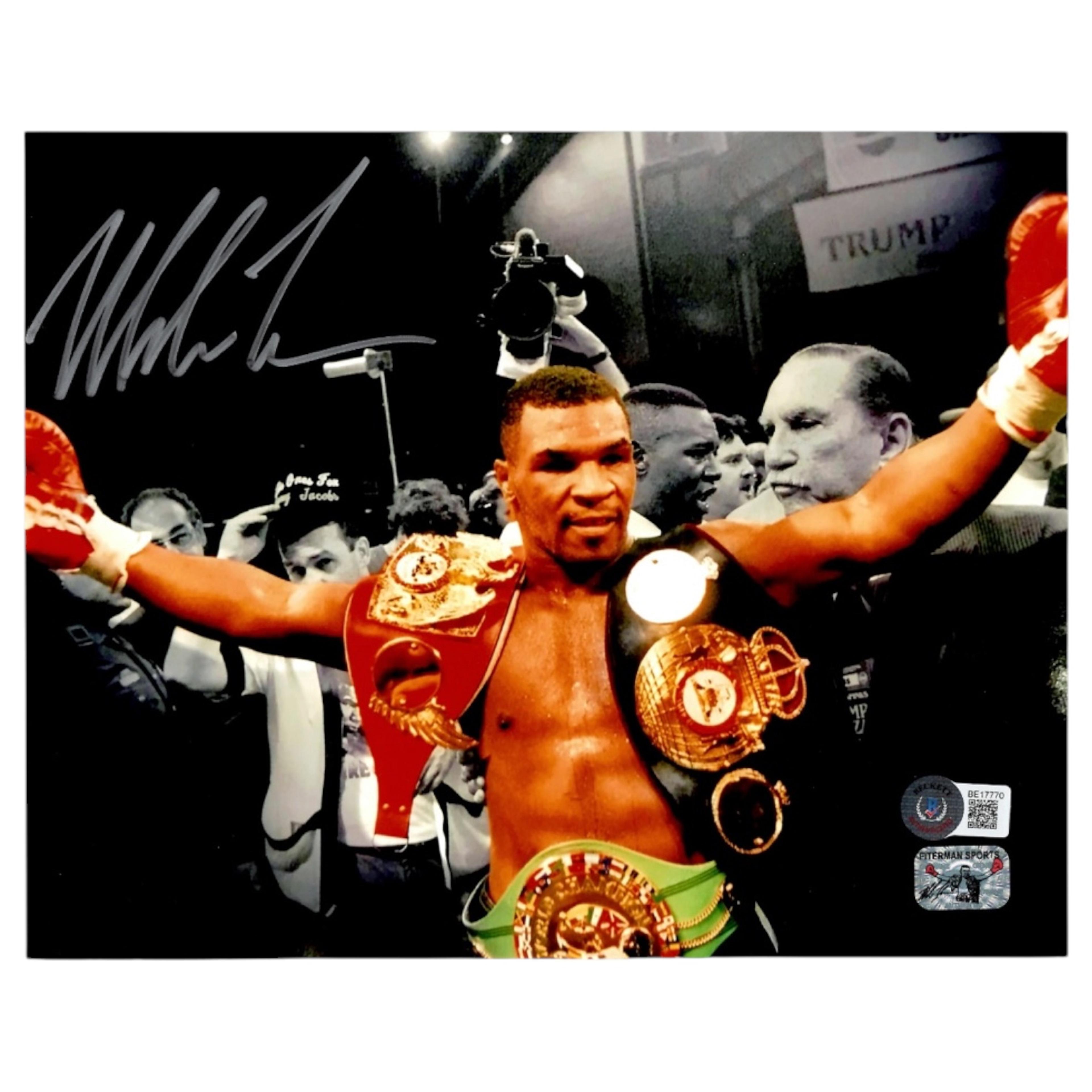 Mike Tyson – Signerat foto med mästarbälten (20 x25 cm)
