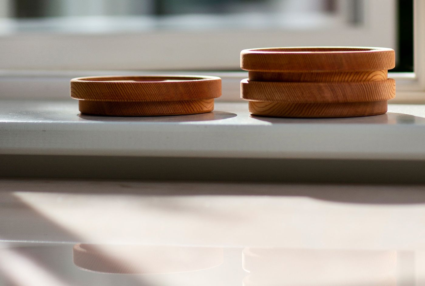 Yōbi round wooden pillbox in oak designed by Anker Bak