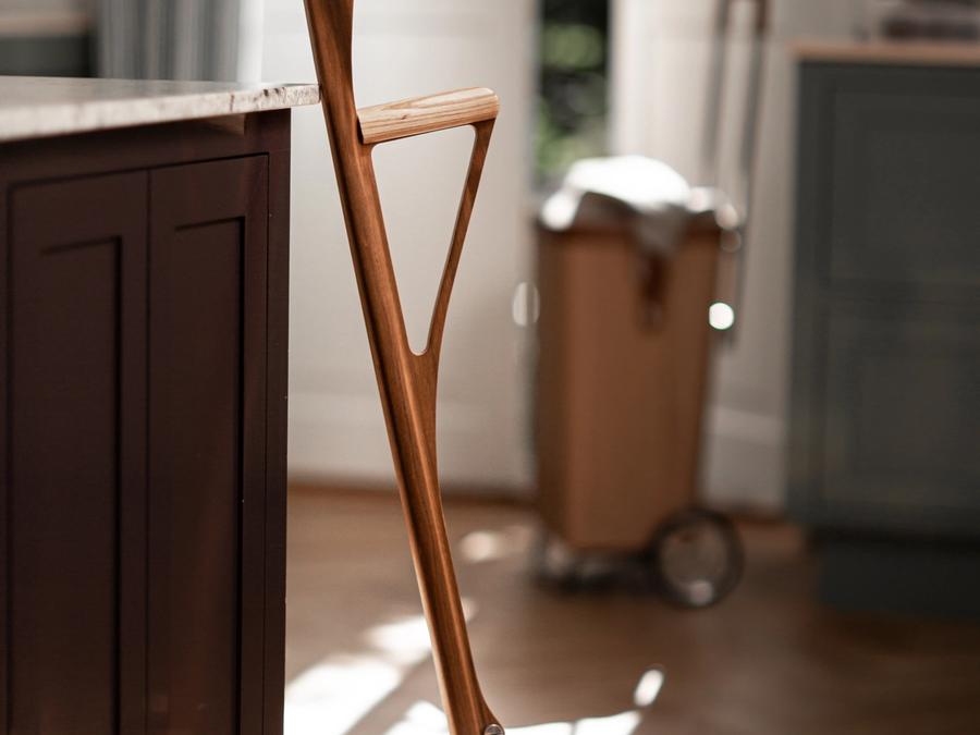 VÆRDIG, Anker Bak’s rolling crutch made from moulded plywood
