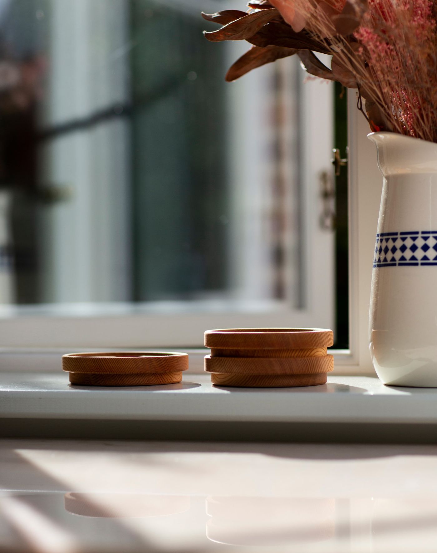 Yōbi round wooden pillbox in oak designed by Anker Bak