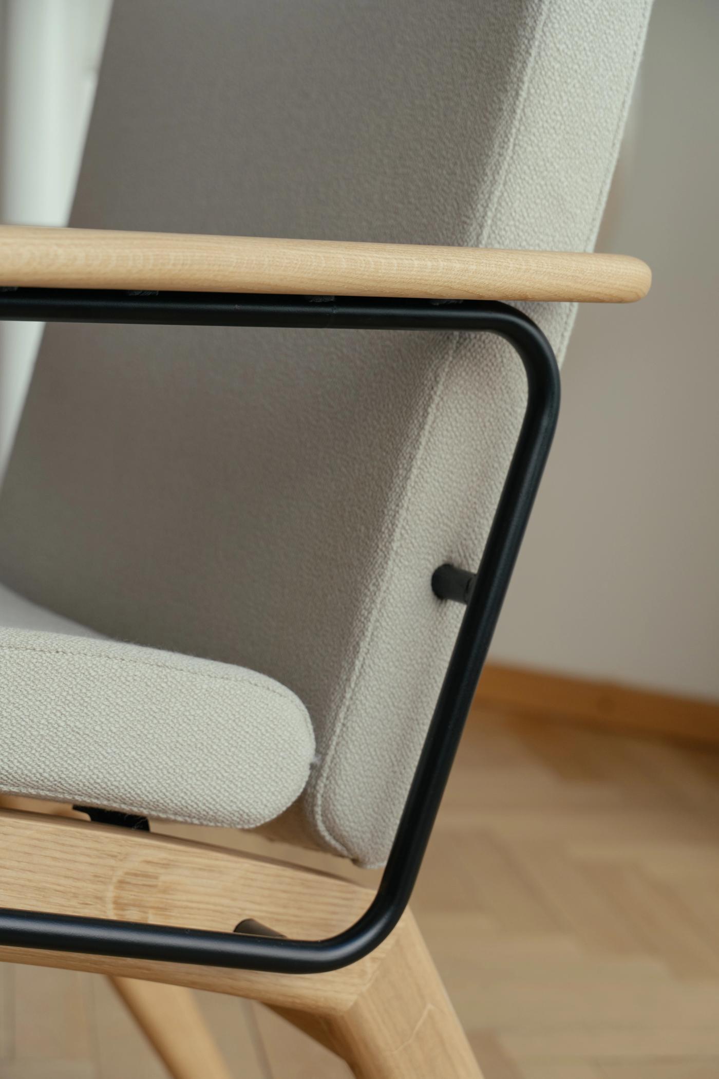 Hiro recliner lounge chair for healthcare environments designed by Anker Bak
