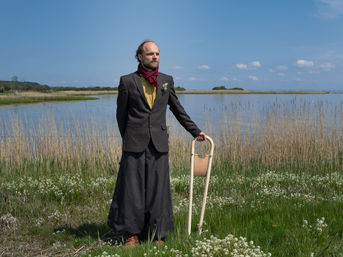 SNILD folding sitting cane that transforms from walking cane to stool