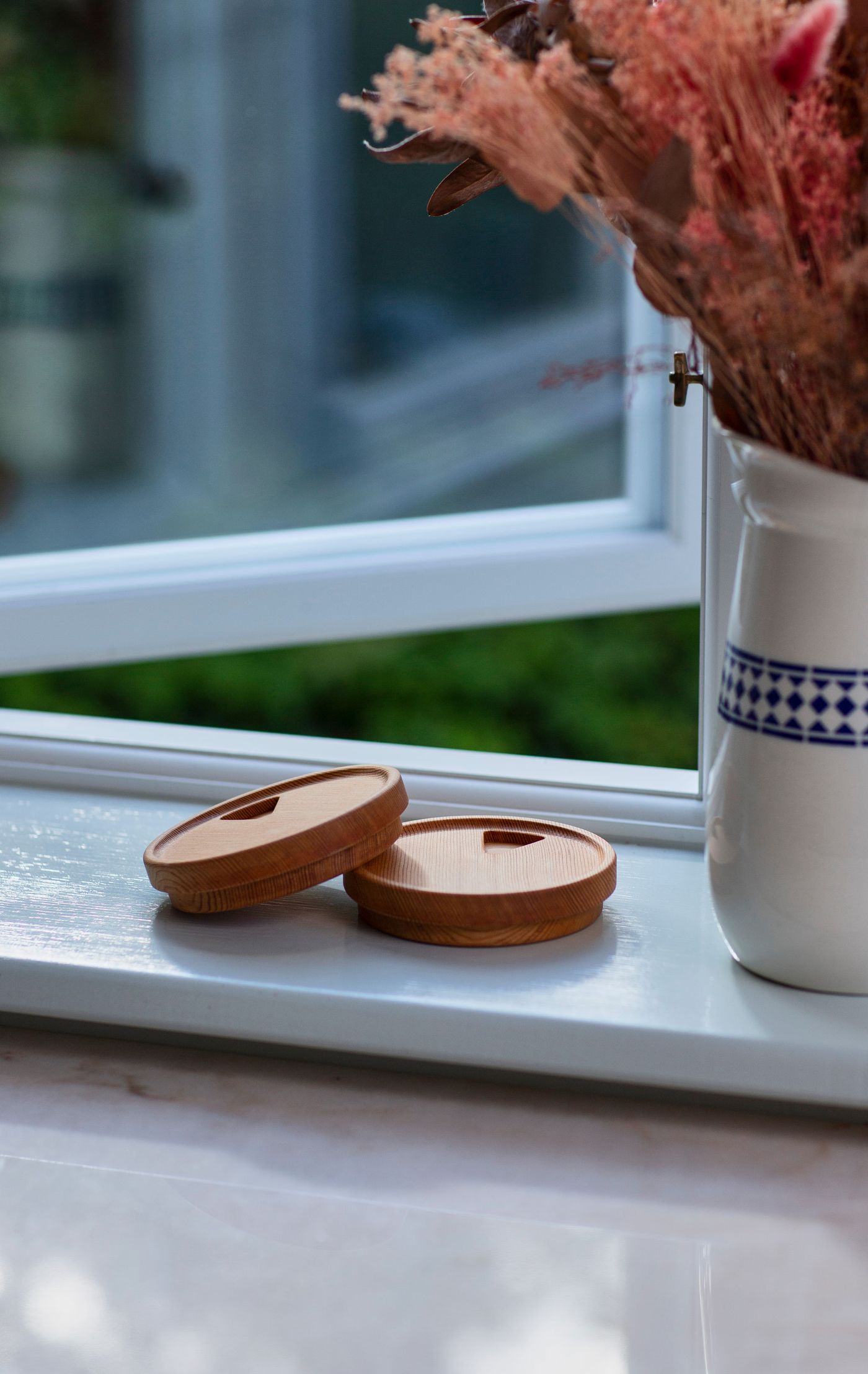 Yōbi round wooden pillbox in oak designed by Anker Bak