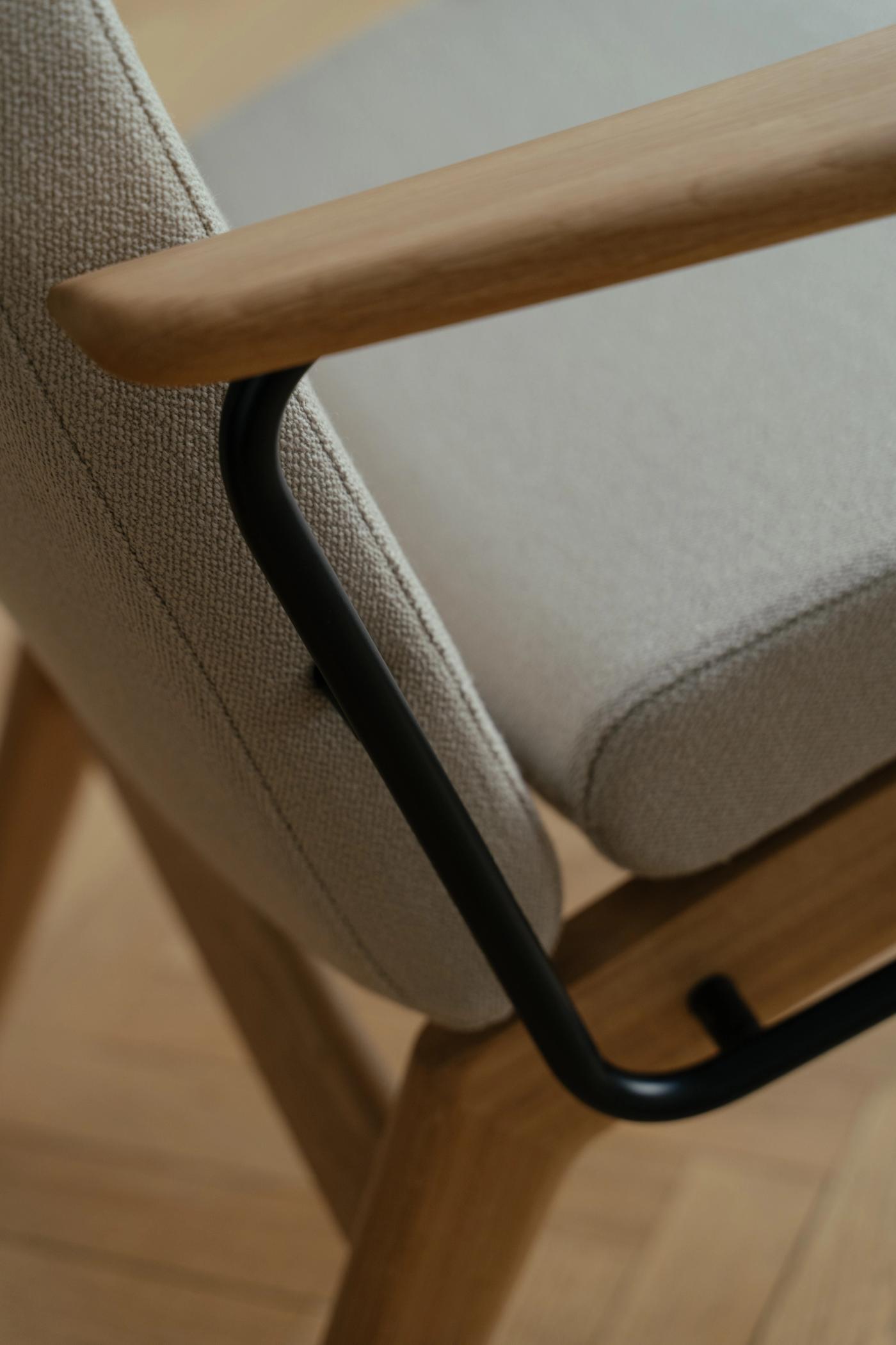 Hiro recliner lounge chair for healthcare environments designed by Anker Bak