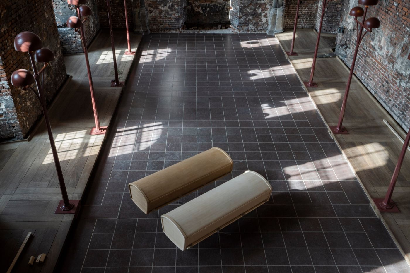 Gently rounded organic coffin by Anker Bak for Fredahl Rydéns