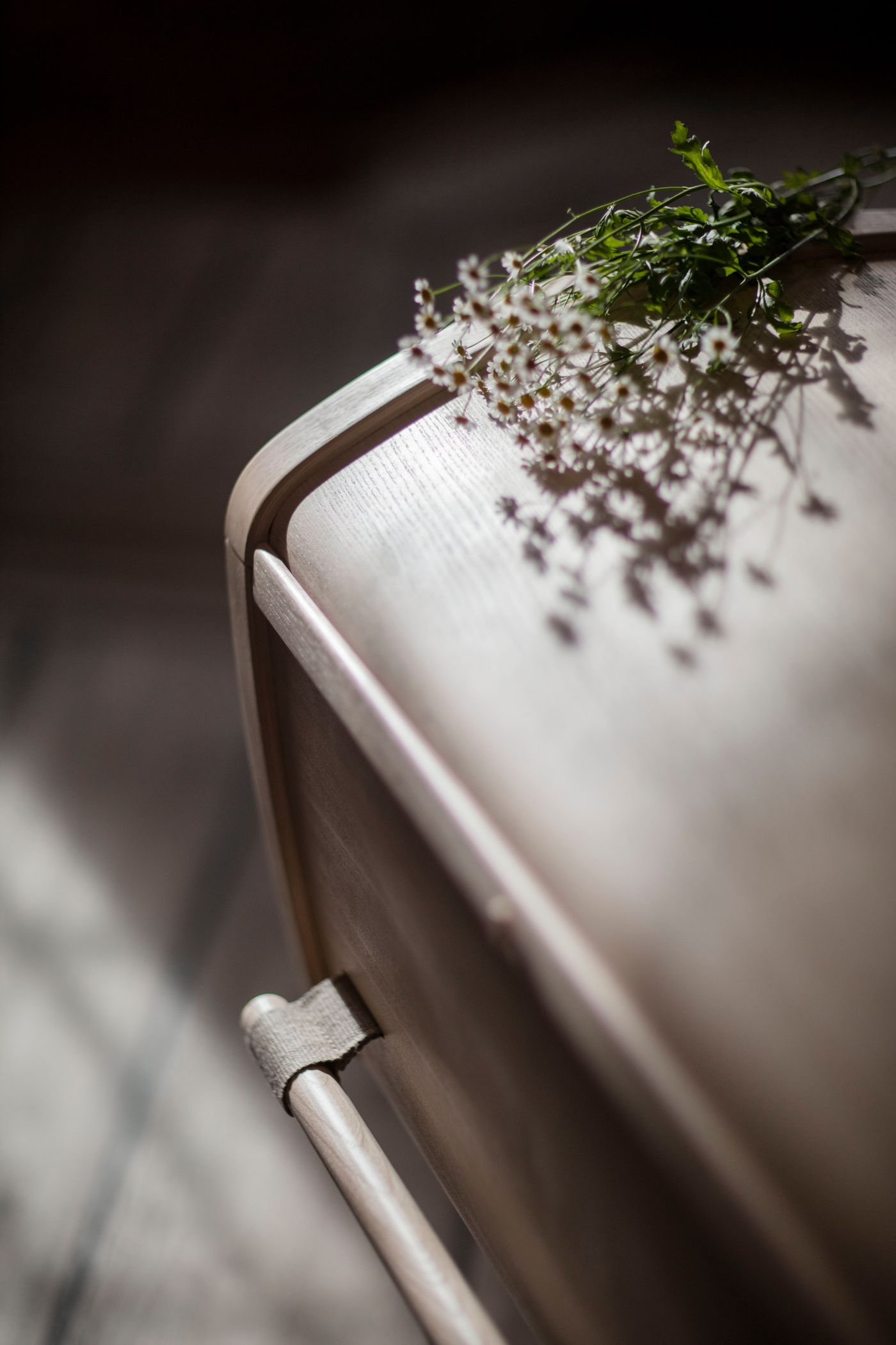 Gently rounded organic coffin by Anker Bak for Fredahl Rydéns