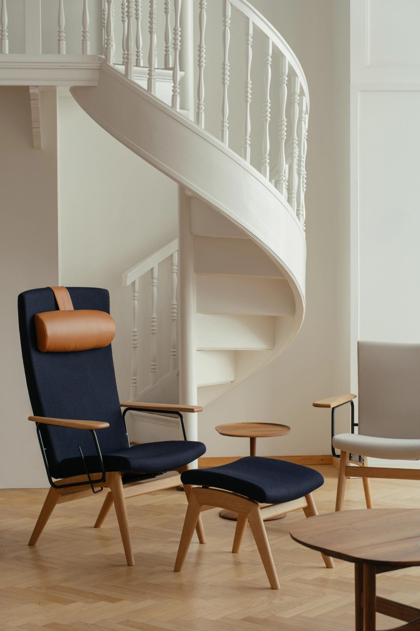 Hiro recliner lounge chair for healthcare environments designed by Anker Bak