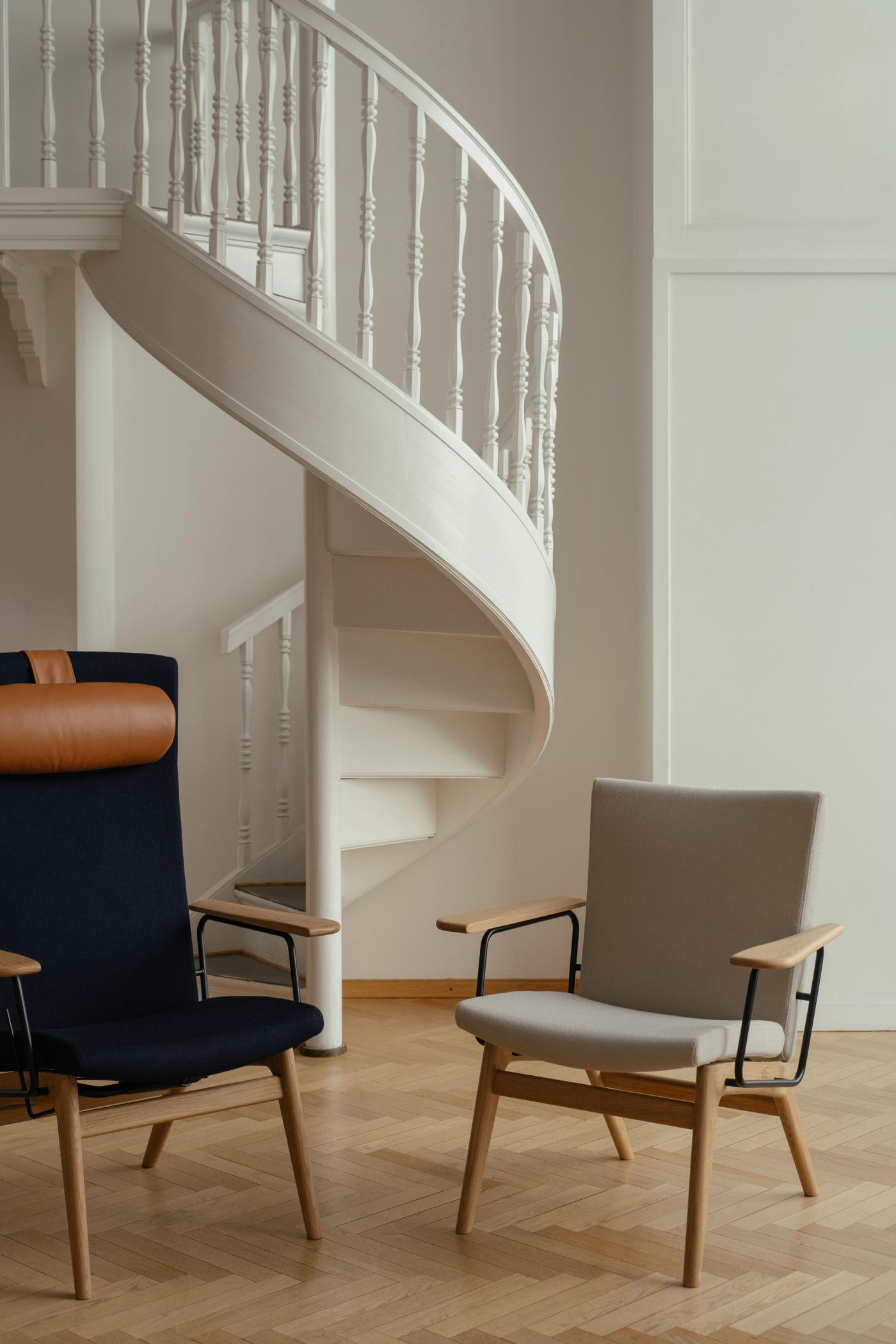 Hiro recliner lounge chair for healthcare environments designed by Anker Bak