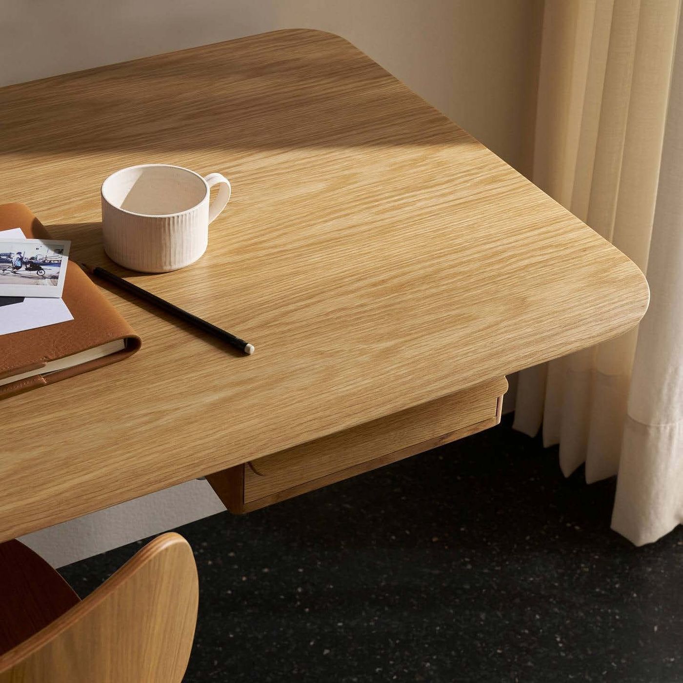 WALL DESK media 3