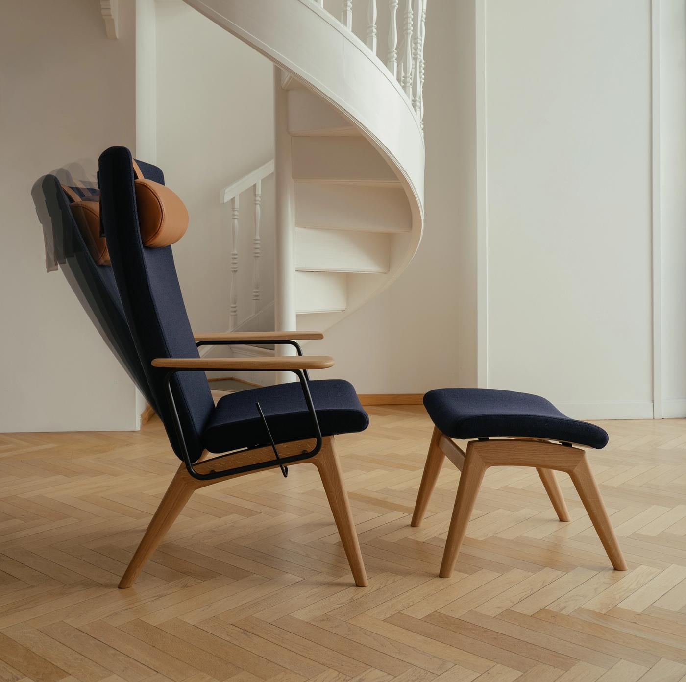 Hiro recliner lounge chair for healthcare environments designed by Anker Bak