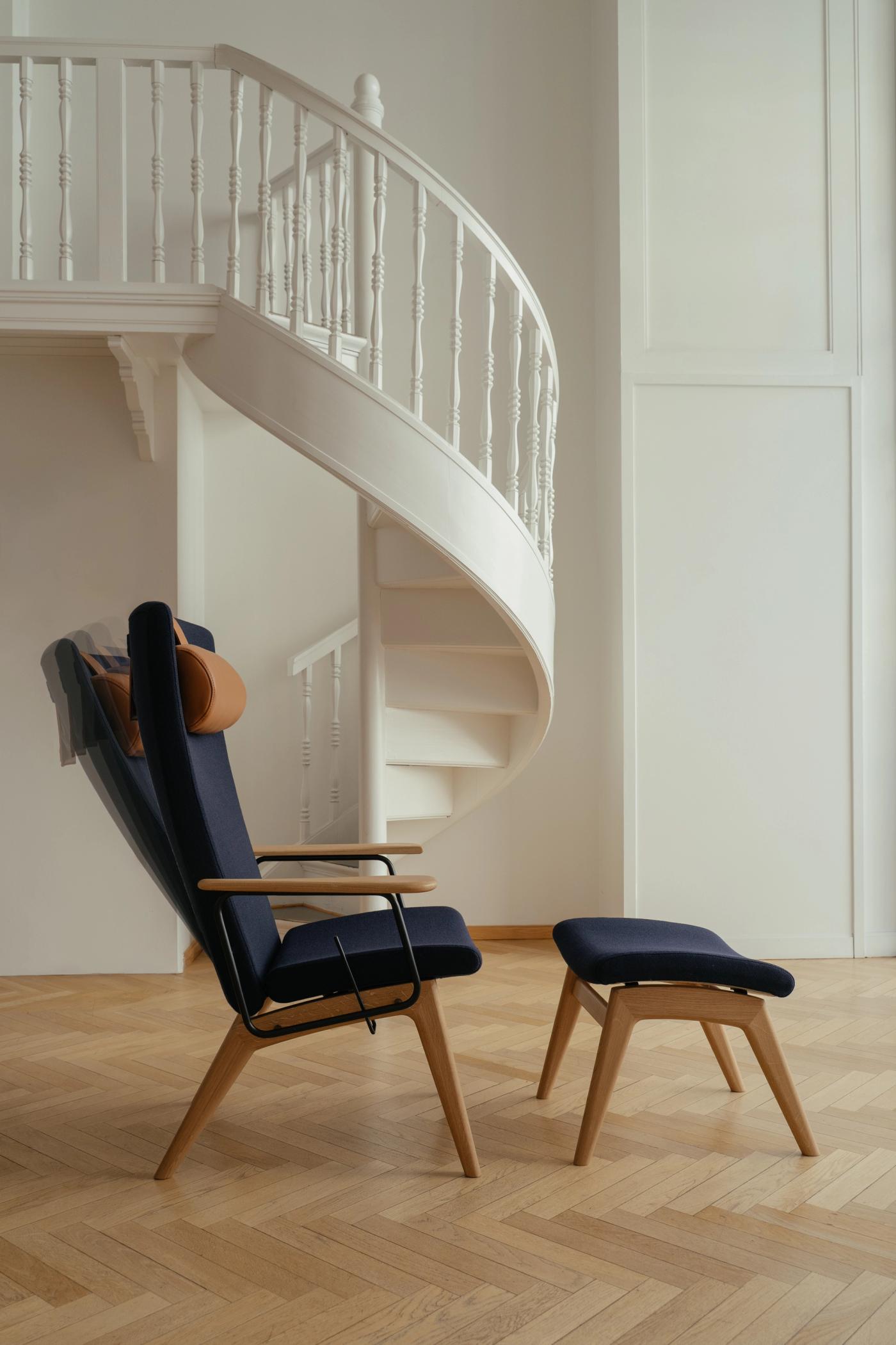 Hiro recliner lounge chair for healthcare environments designed by Anker Bak