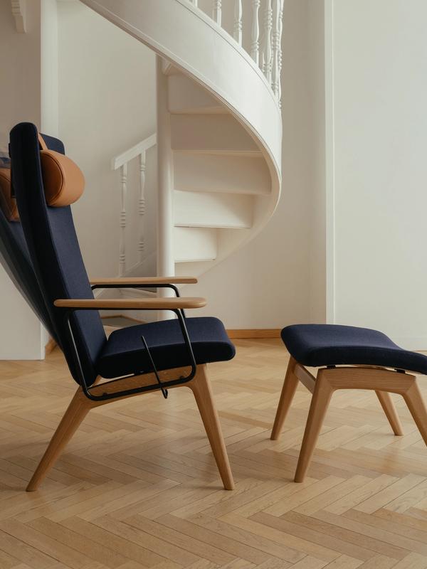Hiro recliner lounge chair for healthcare environments designed by Anker Bak