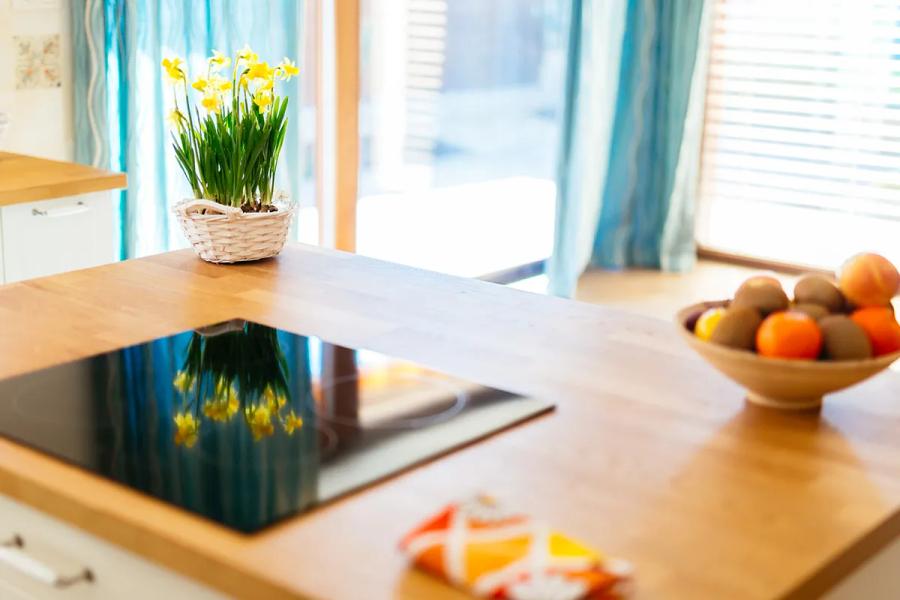 Discover Cobble Creek's expert countertop services: from selecting materials to flawless installation, all with a focus on customer satisfaction.