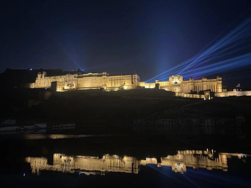 Das Amber Fort bei Jaipur während der abendlichen Lichtshow