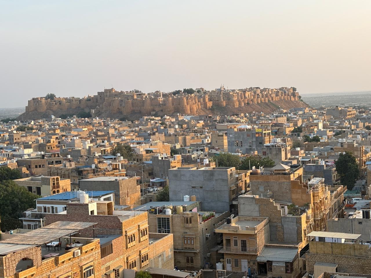 Das Fort von Jaisalmer über der goldenen Altstadt in Rajasthan