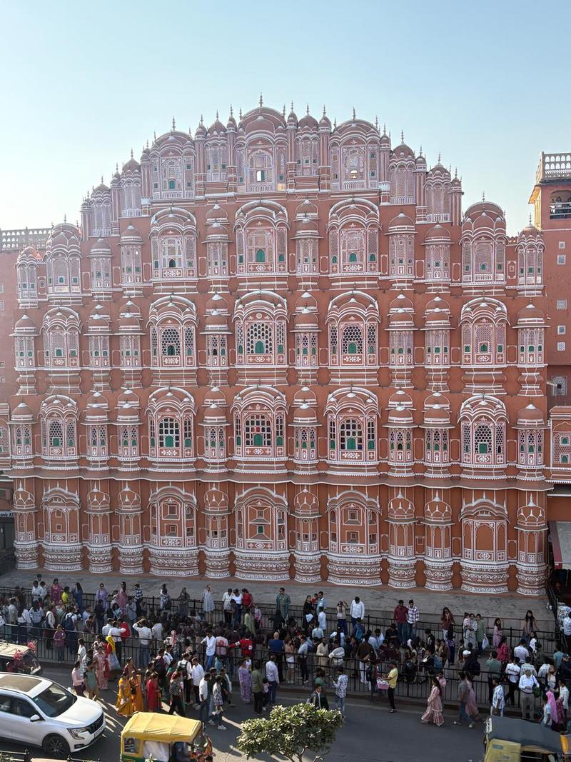 Die Fassade des Hawa Mahal in Jaipur