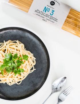 Spaghetti m. hvidløg og olivenolie    | Kategori