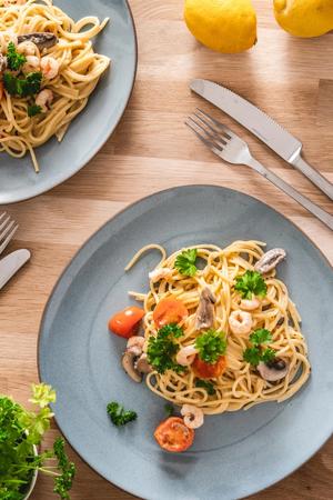 Spaghetti med rejer og cherrytomater