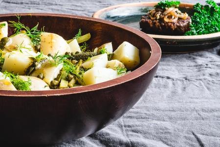 Kartoffelsalat med dild og kapers  