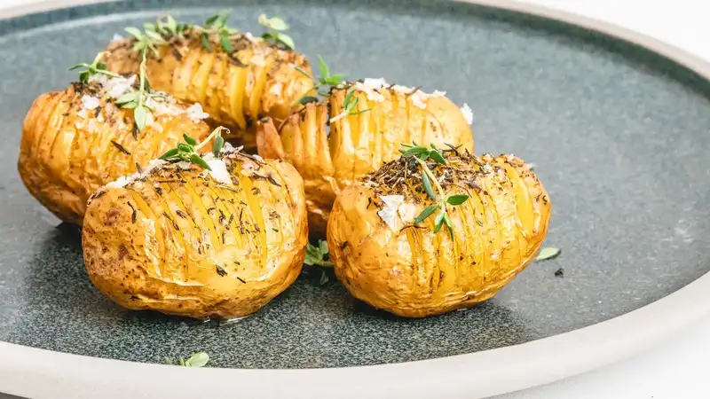 Hasselback kartofler | 15 måder at servere kartofler på | Gastrologik