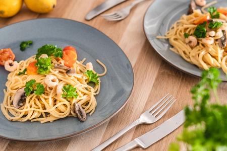 Spaghetti med rejer og cherrytomater