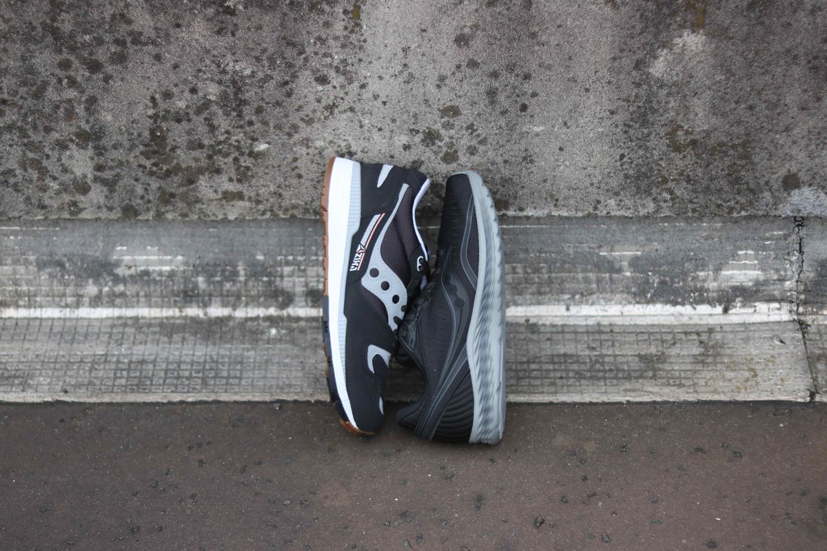 CONCOURS SAUCONY Kinvara 11 blackout black out azura