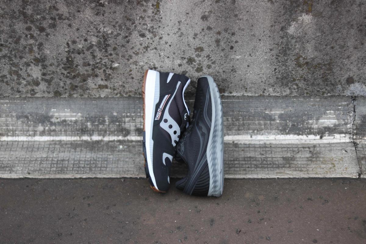 CONCOURS SAUCONY Kinvara 11 blackout black out azura