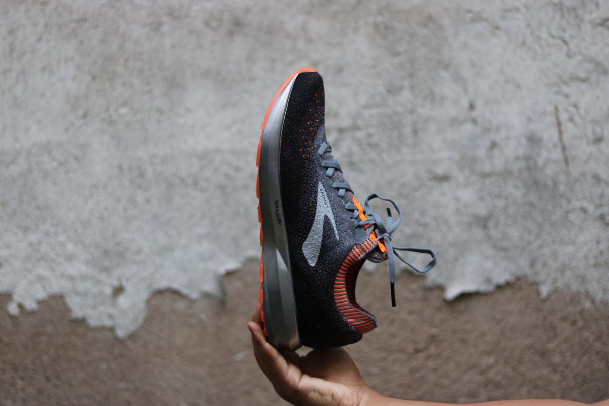 BROOKS LEVITATE 2 RUNNING DNA AMP KNIT