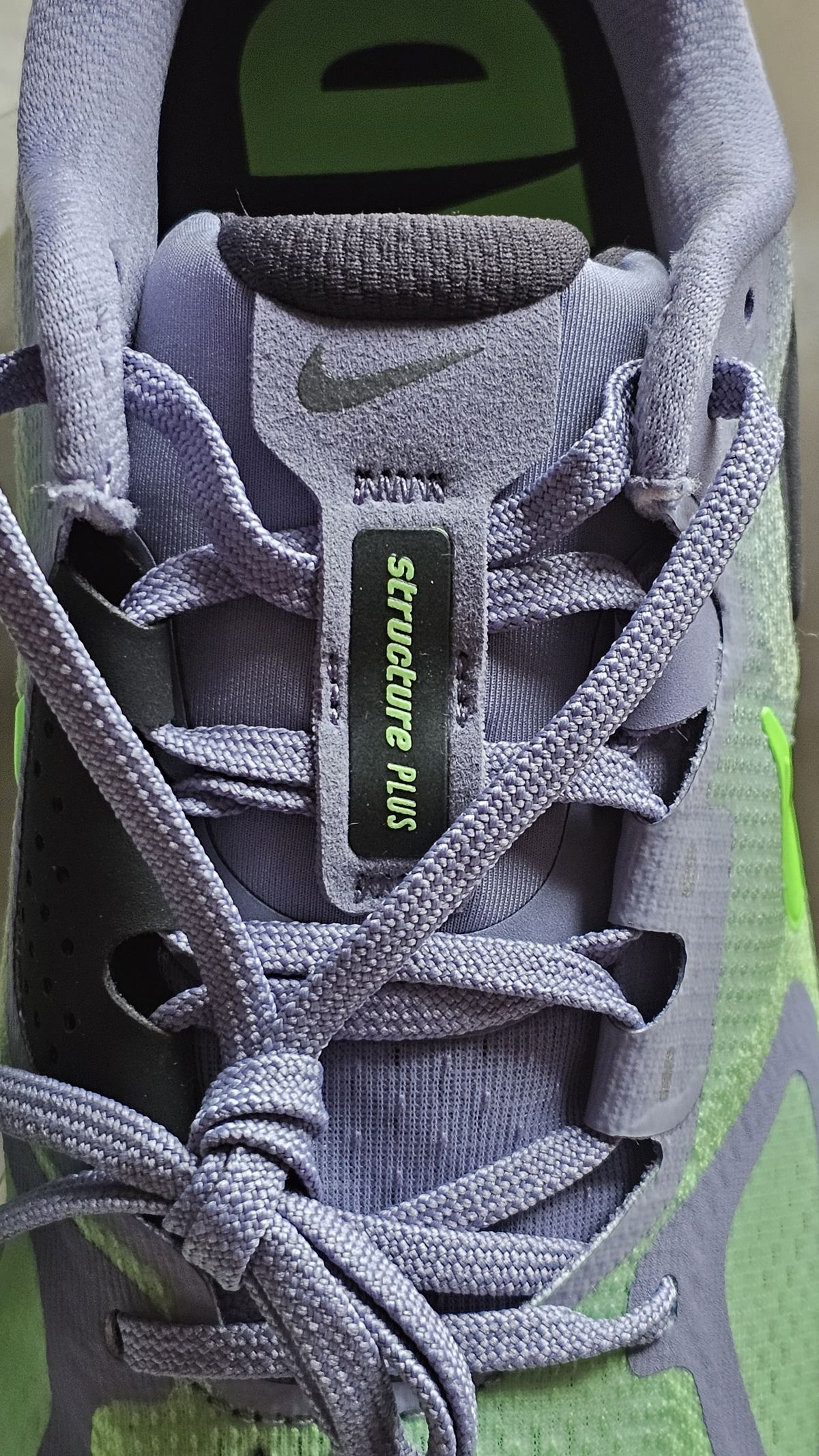 NIKE STRUCTURE PLUS
