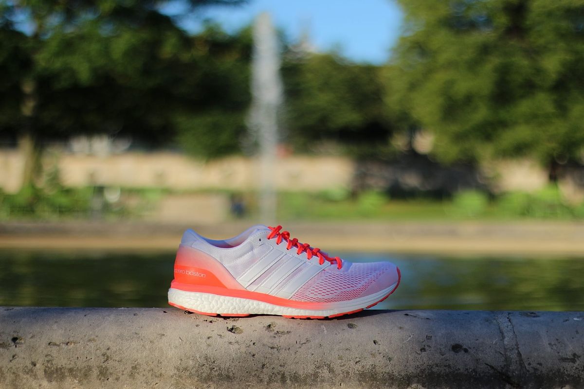 adidas running adizero boston boost Couleur White/ White/Solar Red (AQ5990)  Couleur Vapour Pink/Vapour Pink/Solar Red (AQ5993)