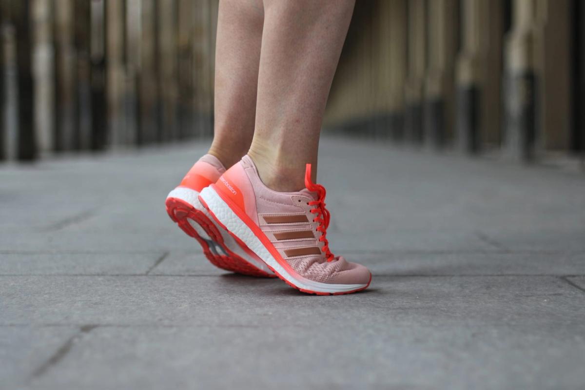adidas running adizero boston boost Couleur White/ White/Solar Red (AQ5990) Couleur Vapour Pink/Vapour Pink/Solar Red (AQ5993)