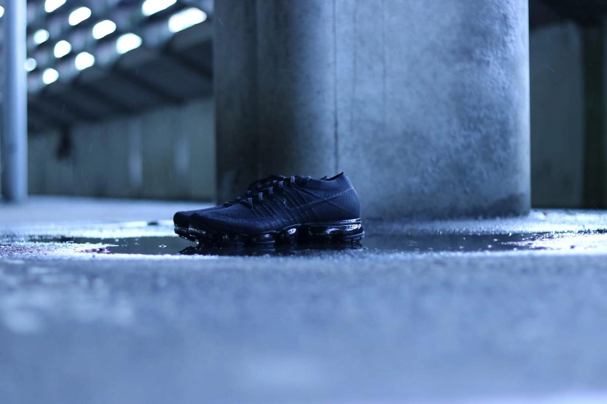 3 PAIRES DE RUNNING TRIPLE BLACK POUR L’HIVER ULTRABOOST LACELESS VAPORMAX GEL QUANTUM 360