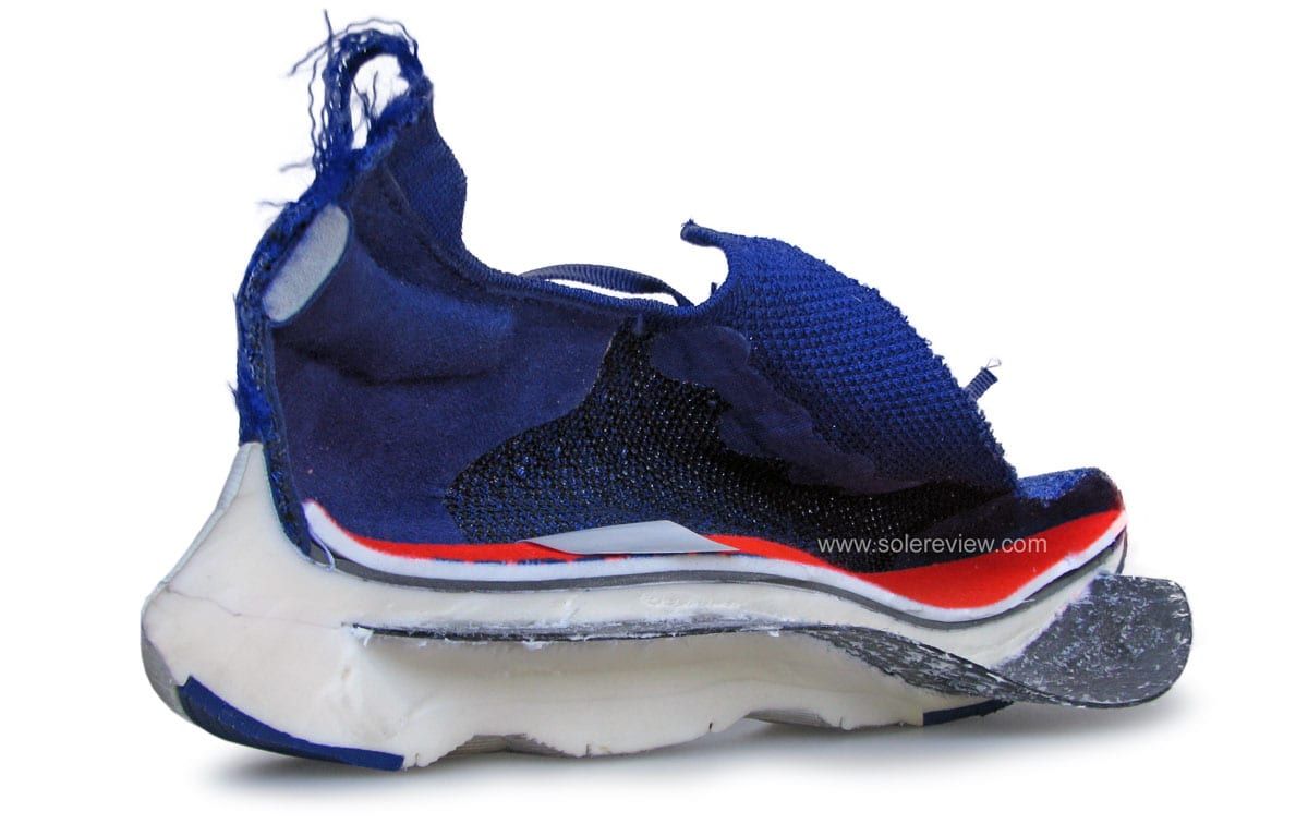 Découpe de la Vaporfly 4% Flyknit carbone