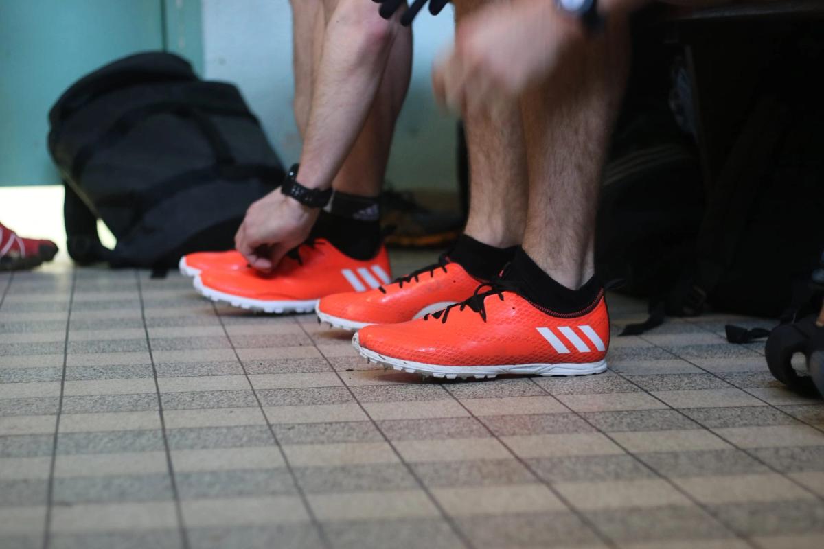 AQ2445 ADIDAS running XCS - pointes solarred white red Athlétisme cross de l'amitié saint cloud