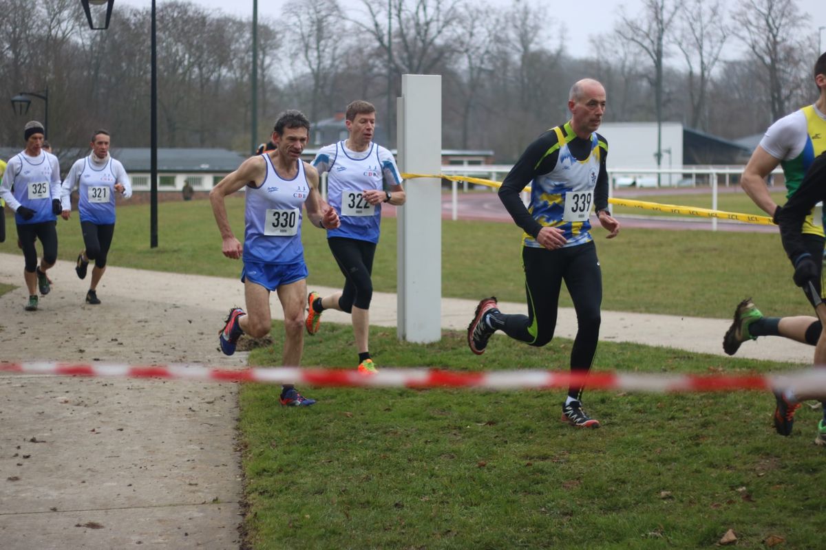 AQ2445 ADIDAS running XCS - pointes solar red white red Athlétisme cross de l'amitié saint cloud
