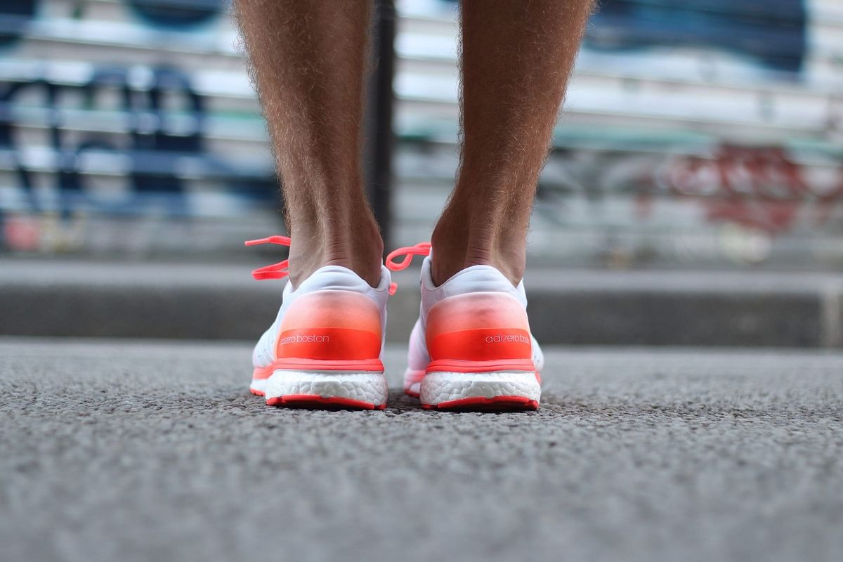 adidas running adizero boston boost Couleur White/ White/Solar Red (AQ5990)  Couleur Vapour Pink/Vapour Pink/Solar Red (AQ5993)