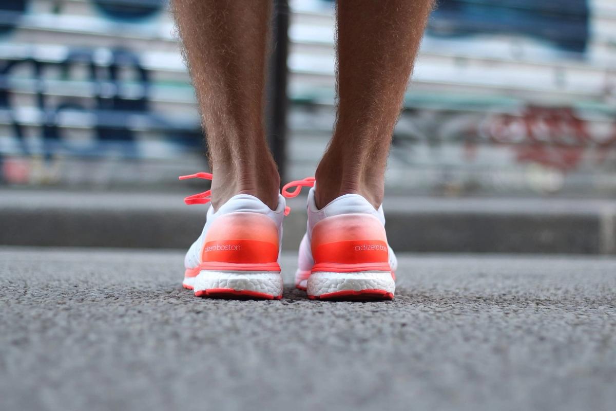 adidas running adizero boston boost Couleur White/ White/Solar Red (AQ5990) Couleur Vapour Pink/Vapour Pink/Solar Red (AQ5993)