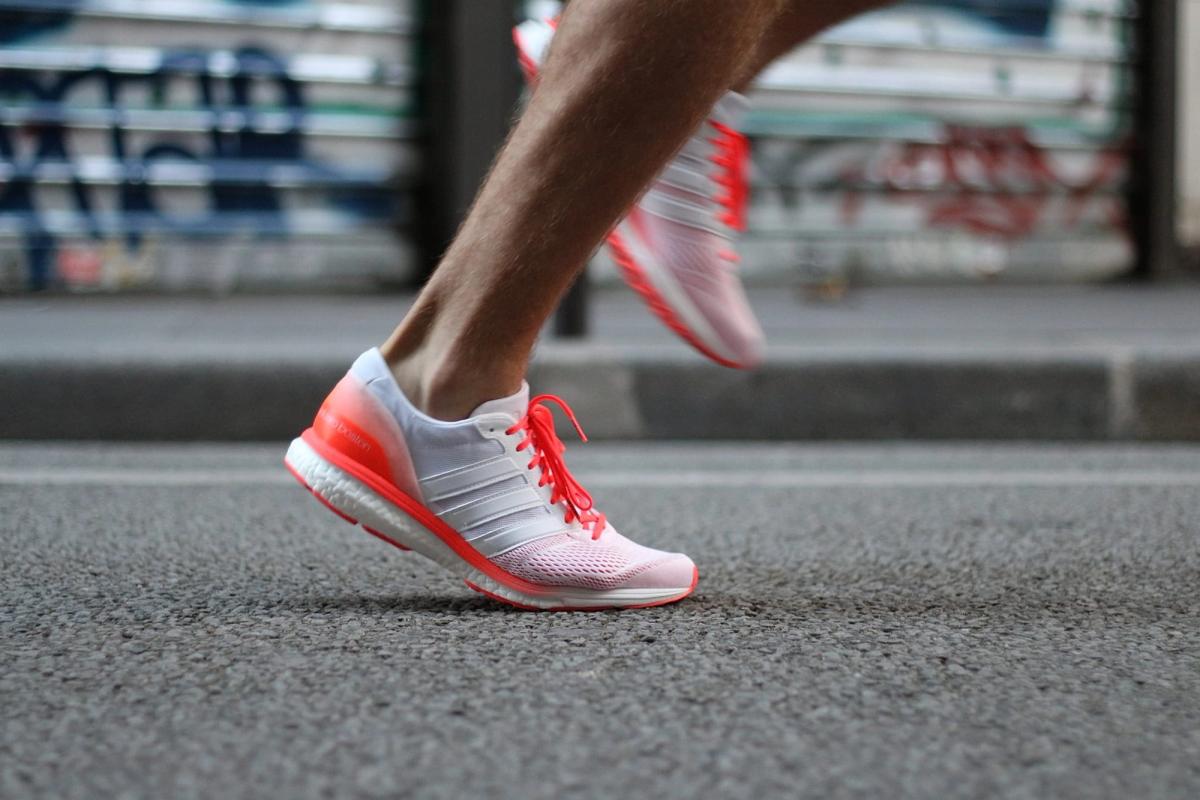 adidas running adizero boston boost Couleur White/ White/Solar Red (AQ5990) Couleur Vapour Pink/Vapour Pink/Solar Red (AQ5993)